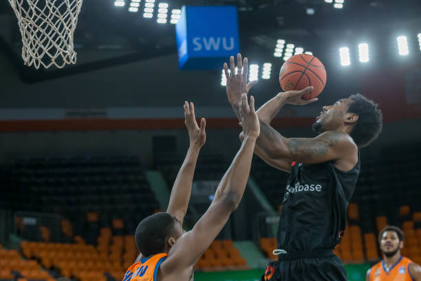 不仅是对当 不仅是对当